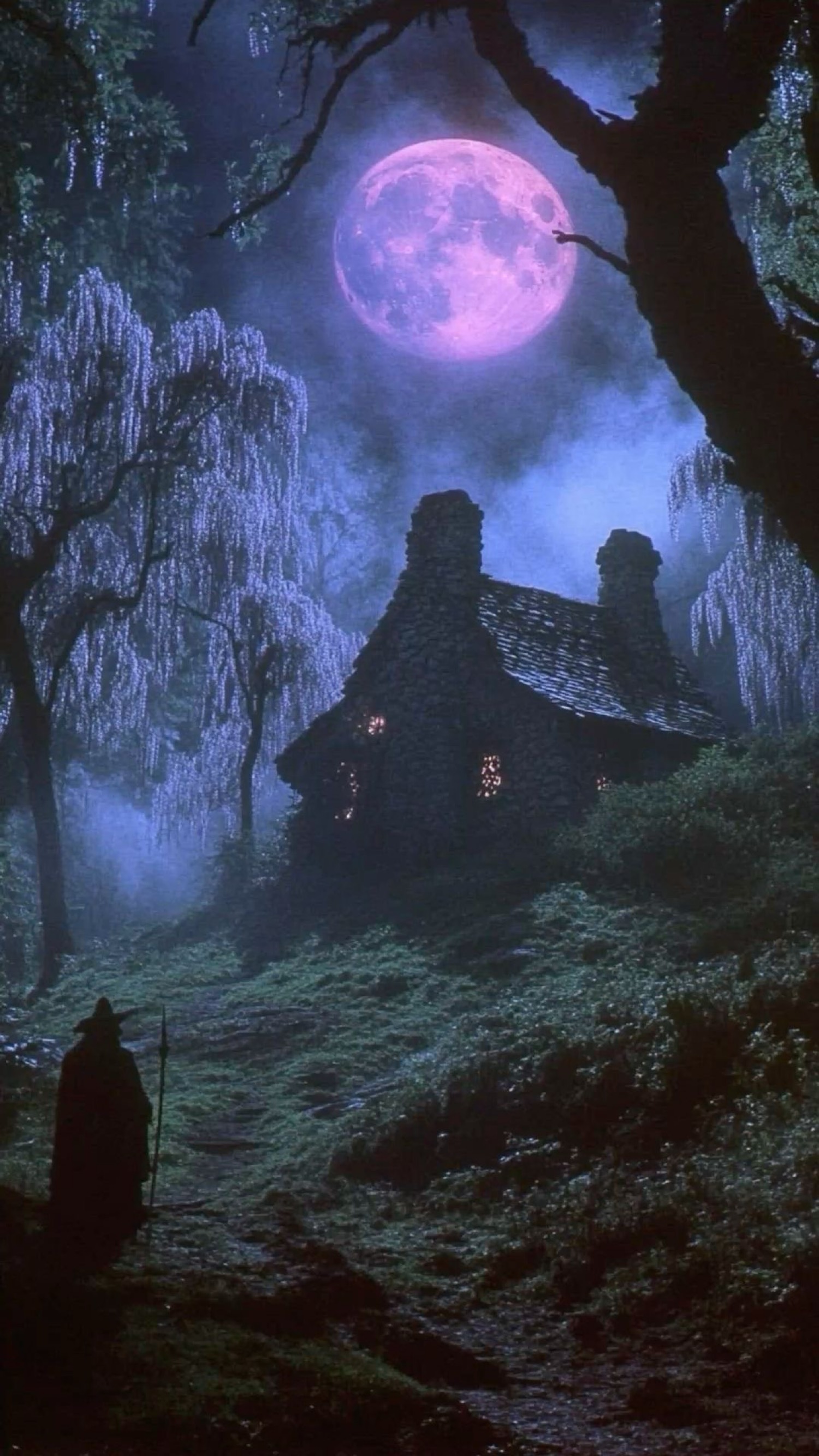 Cabaña bajo luna púrpura