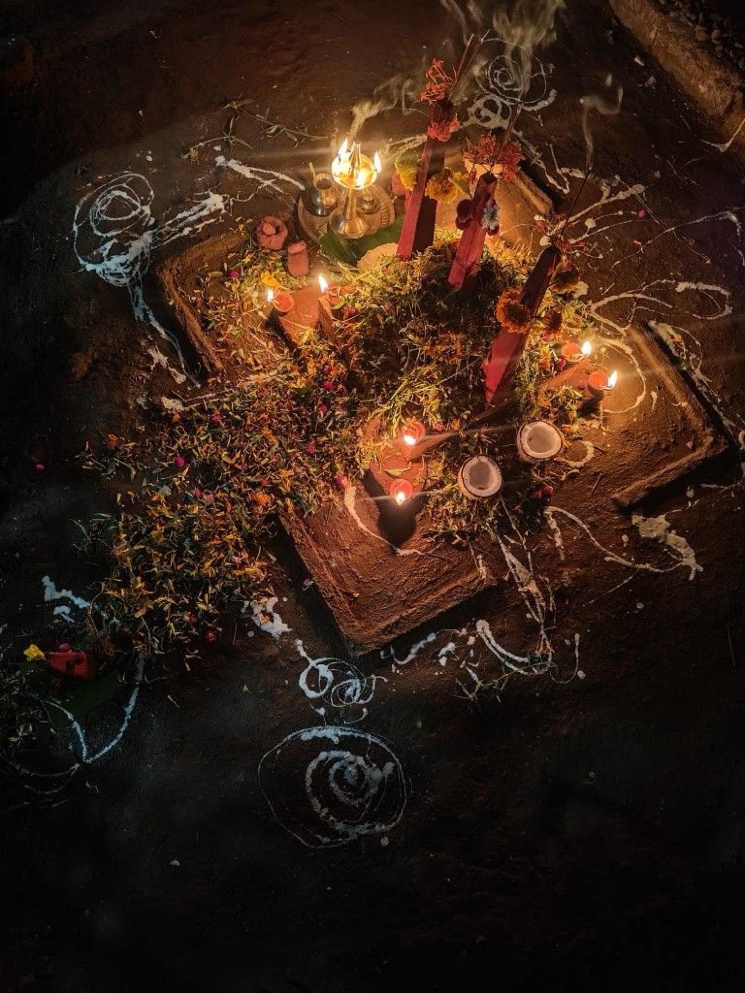 Altar de velas y ofrendas