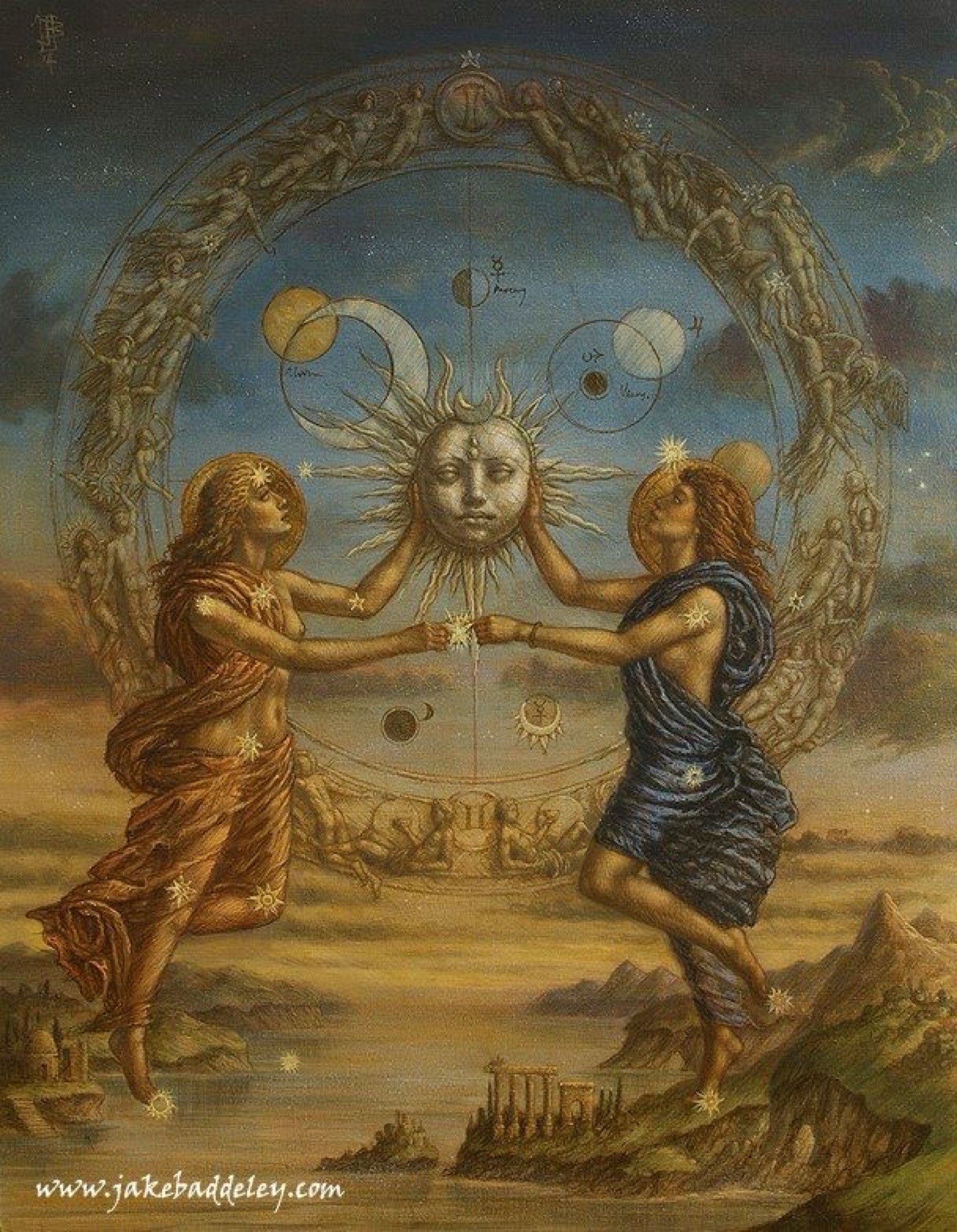Dos figuras sostienen el rostro del sol