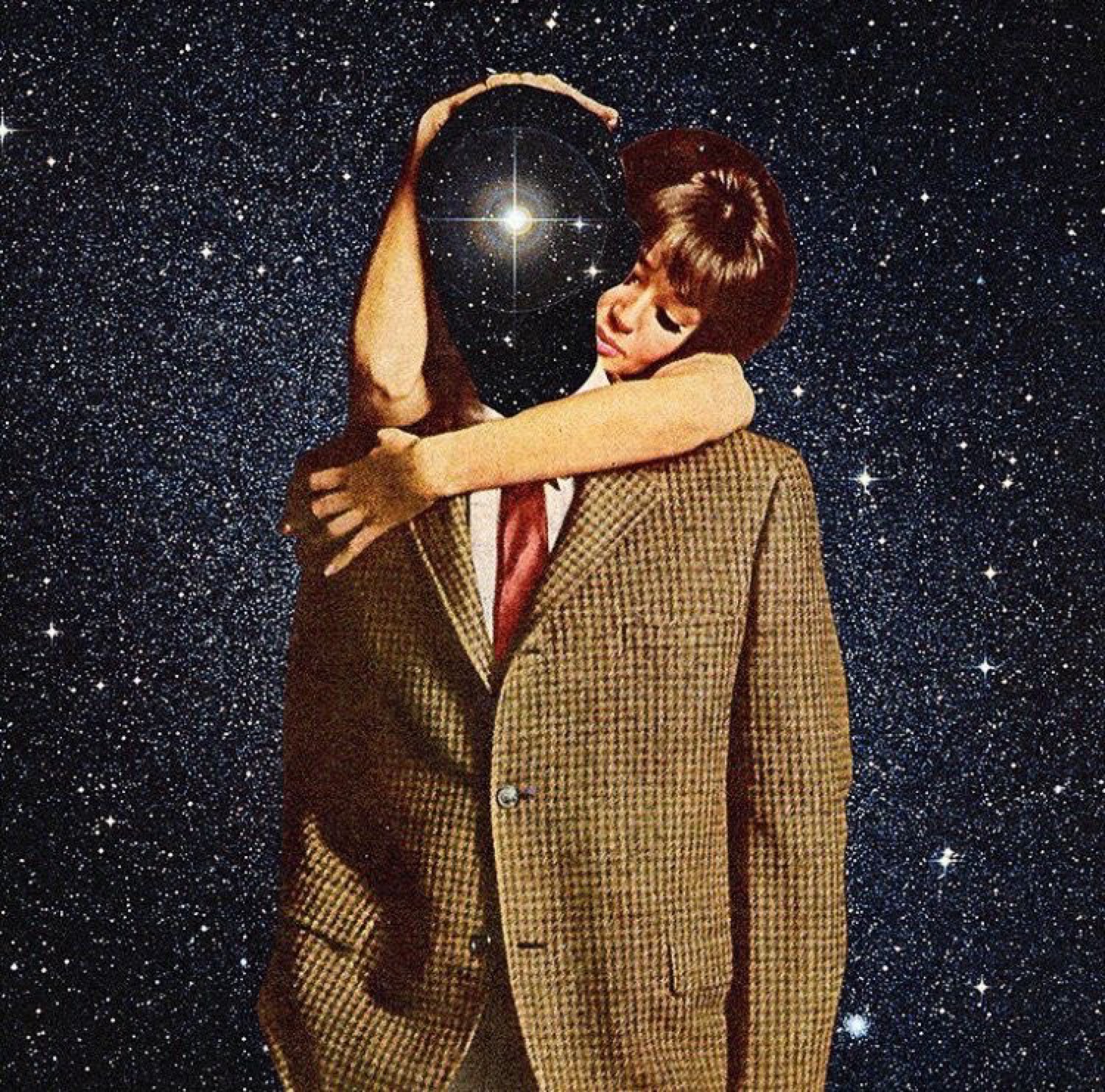 Abrazo con cabeza de galaxia